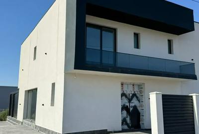 Casă cu 8 camere în Dobroești