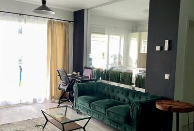 Apartament cu 3 camere semidecomandat, mobilat în Piața Cluj