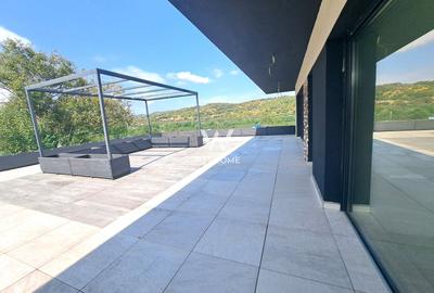 Casa cu piscina interioara si priveliste catre Cetatea Cisnadioarei - 18