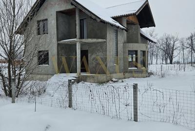 Casă individuală cu 4 camere în Beclean