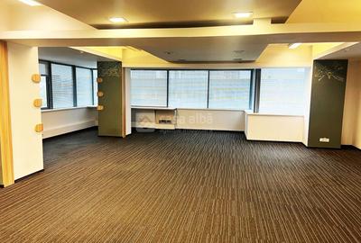 Birou, 137 mp în Central