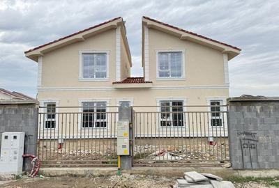 Duplex despartit prin camera tehnica - 4 camere Toate Utilitatile - 1