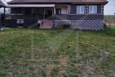 Se vinde casa cu anexe in Valea Calda - 1