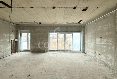 Apartament cu 3 camere decomandat în Europa