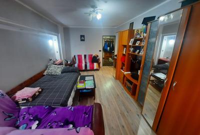 Apartament cu 2 camere decomandat 3/8, zona Nicolina - 2