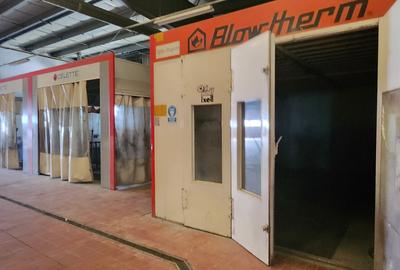 Showroom auto suprafata 6500 mp, teren 1500 mp, deschidere 90 ml la DN 1. - 25