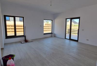 Casă individuală cu 4 camere în Valea Lupului