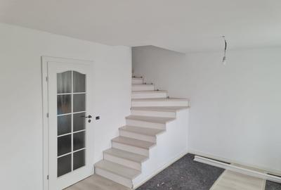De vanzare Apartament  4 camere tip duplex  Pacii, etajul 4 si 5 - 1