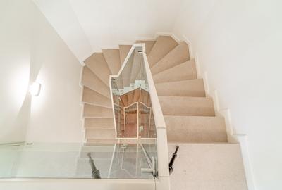 Vilă Contemporană Dorobanți: Fotovoltaice, Pompe de Căldură și Parcare - 9