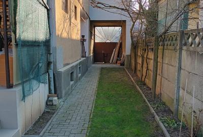 Casa cu etaj, 4 camere, central, acces in curte cu masina - 16