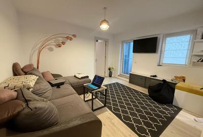 Apartament cu 5 camere decomandat, mobilat în P-ța Unirii