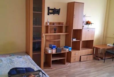 Apartament cu 3 camere decomandat, mobilat în Berceni