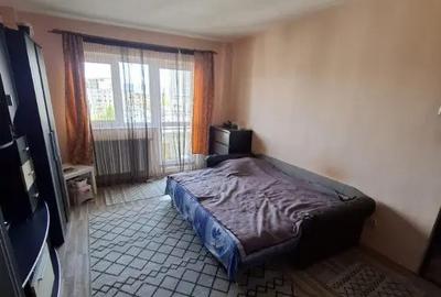Apartament cu 3 camere decomandat, mobilat în Județean