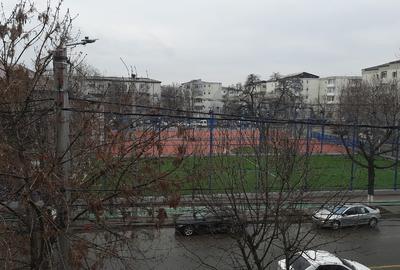 Apartament cu 3 camere decomandat, mobilat în