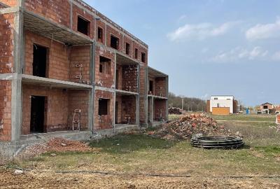 PROPRIETAR, persoana juridica, BLOC 7 ap + ! SAD la parter, langa PADURE si LAC - 3