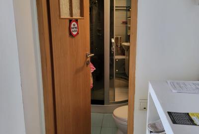 Malu Rosu ,se vine apartament cu trei camere ,pret  83000 euro - 8