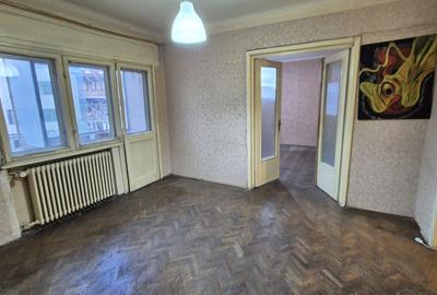 Apartament cu 3 camere semidecomandat în Unirii