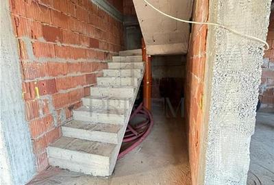 Sacalaz - Zona excelenta - Duplex spatios - 5 camere - P+1 - Locuri de parcare i - 16