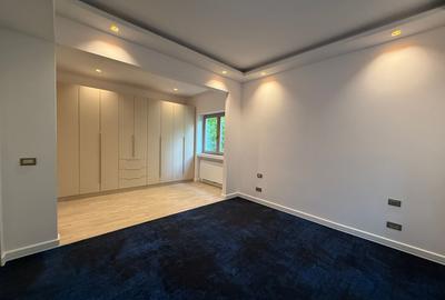 Apartament cu 4 camere decomandat, mobilat în Capitale