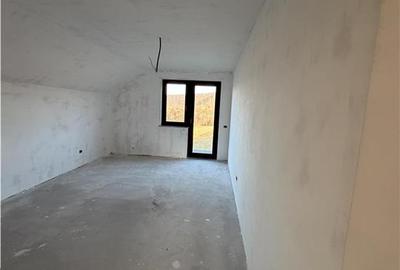 Vilă în Pătrăuți + 8400mp teren - 9