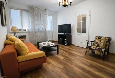 Apartament cu 2 camere semidecomandat, mobilat în 1 Mai