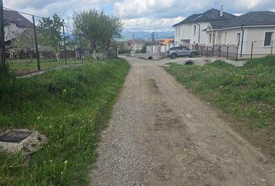 Vand teren intravilan in Zavoi partea de jos situat pe str. Sadoveanu, - 7