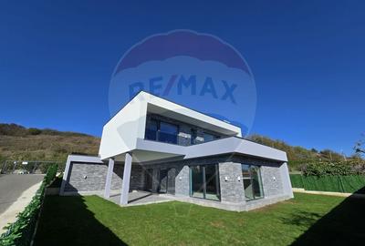 Casă individuală cu 4 camere în Baciu