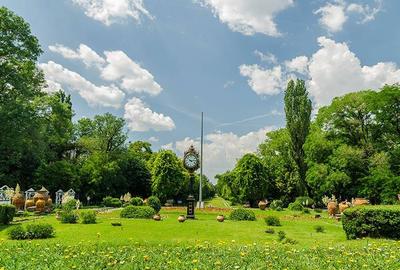 Sala Palatului - Parc Cismigiu - Calea Victoriei - 1