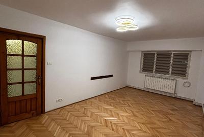 Apartament 3 camere, decomandat, parter, stradal, ideal birou, cabinet - 1