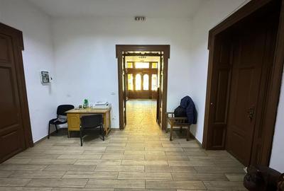 Cladire cu un aspect aparte de inchiriat in Centrul Focsaniului - 8