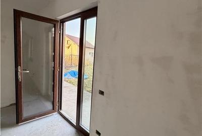 Vilă în Pătrăuți + 8400mp teren - 12