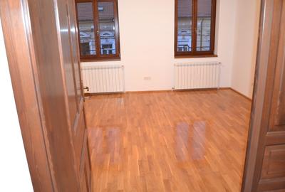 Închiriem birouri în centrul Timisoarei 42mp-360€ , 67mp-550€ , 75 mp-600€ - 14