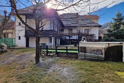 CASA in  BRAN, ZONA CENTRALA, DN 73, 400 m distanta fata de Castel. - 1