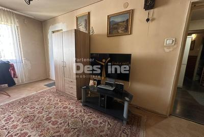 Apartament cu 3 camere decomandat, mobilat în Vitan