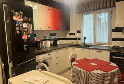 Apartament cu 3 camere semidecomandat, mobilat în Tătărași