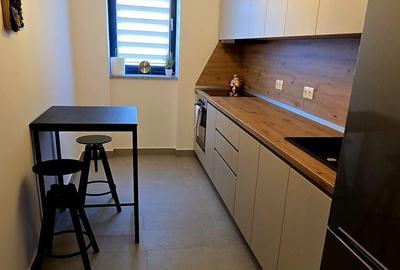 Apartament cu 2 camere semidecomandat, mobilat în Băneasa