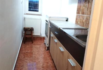 Garsoniera 27mp etaj 1 zona Bulevard mobilata utilata 39.000eur - 5