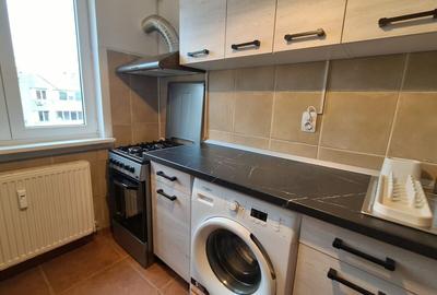 Apartament cu 3 camere, mobilat în Colentina