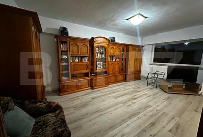 Apartament cu 4 camere decomandat, mobilat în Calea București