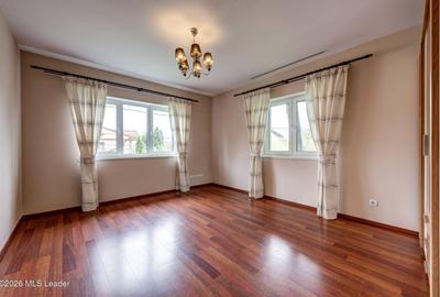 Casă individuală - 860 mp teren, 4 dormitoare si birou - 14