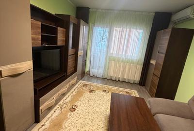 Inchiriem apartament cu 2 camere in zona Micro 20 (stradal), etaj 3, pret 400 E - 1
