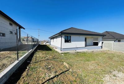 Casă individuală cu 4 camere decomandat în Paleu