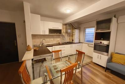 Apartament cu 3 camere semidecomandat, mobilat în Florești