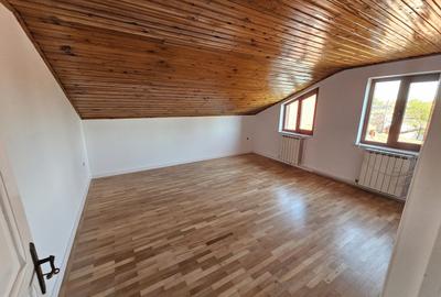 Casă spațioasă de închiriat cu curte amenajată și facilități complete - 22