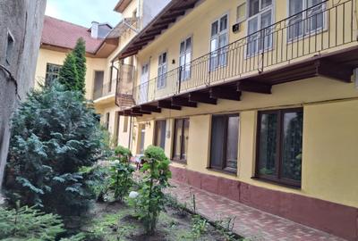 Cladire mixta cu spatii la parter si numeroase incaperi -central - 26