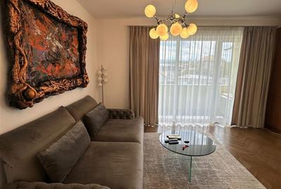 Apartament cu 2 camere semidecomandat, mobilat în Central
