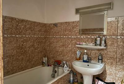 Calea Calarasilor, garsoniera spatioasa , bloc 1990, 104000 E. - 5