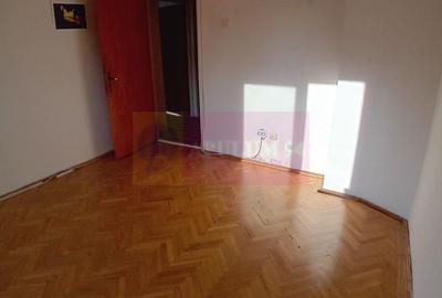 Vanzare apartament de 4 camere la Casa Poporului-stradal - 3