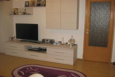 Apartament cu 3 camere semidecomandat, mobilat în Brâncoveanu