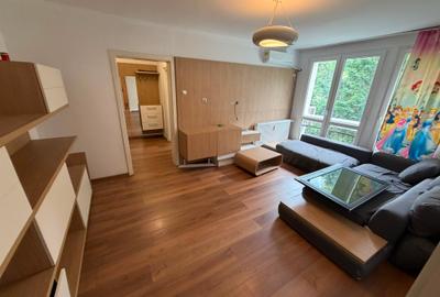 Apartament cu 3 camere semidecomandat în Titan